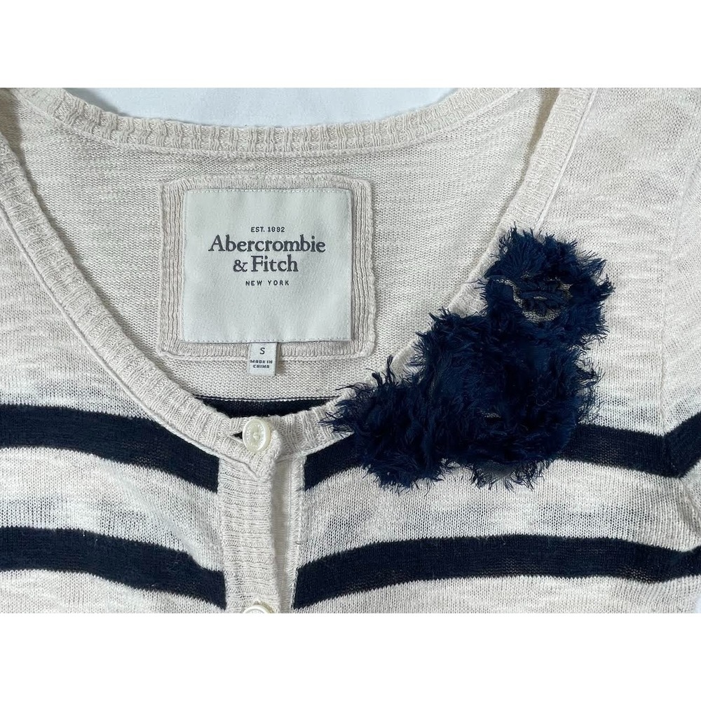 Vintage Abercrombie & Fitch Cardigan Sweater with Pockets Cream/Navy Size Small - Picture 2 of 5
